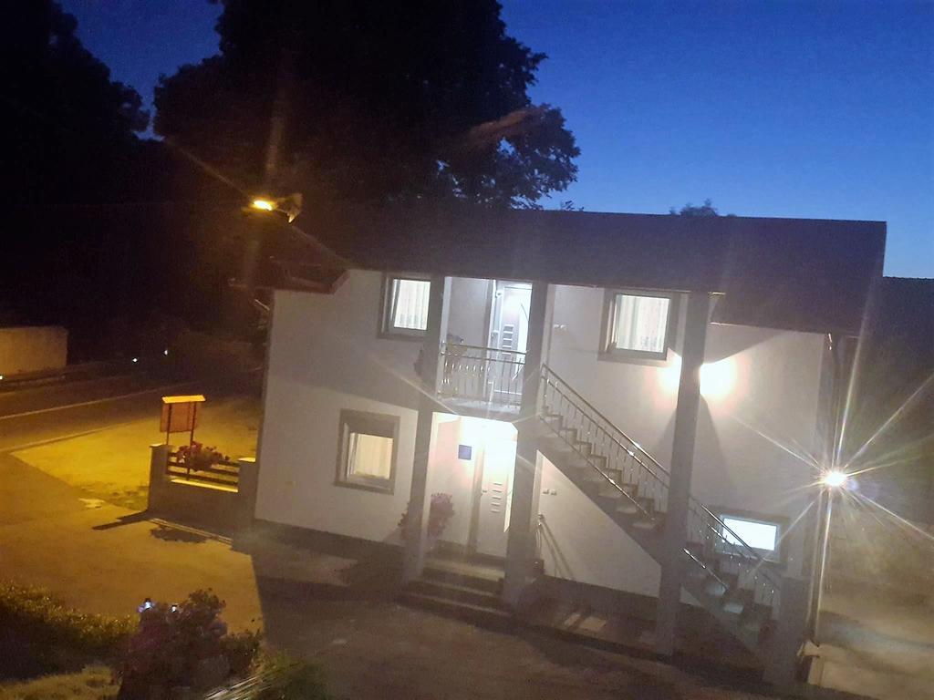 Guesthouse Samolov Vrhovine Luaran gambar