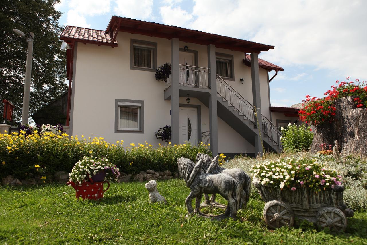 Guesthouse Samolov Vrhovine Luaran gambar
